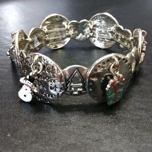 Silver Tone Holiday Themed Charm Bracelet Small Christmas Approx 6.28"
